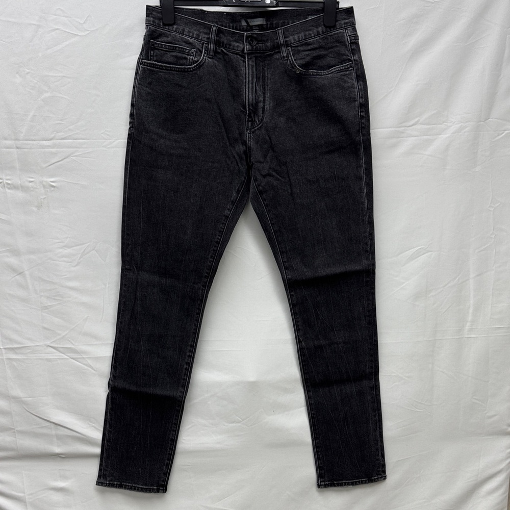 John Varvatos Men's Dark Charcoal Tapered Jeans. (JV081)
